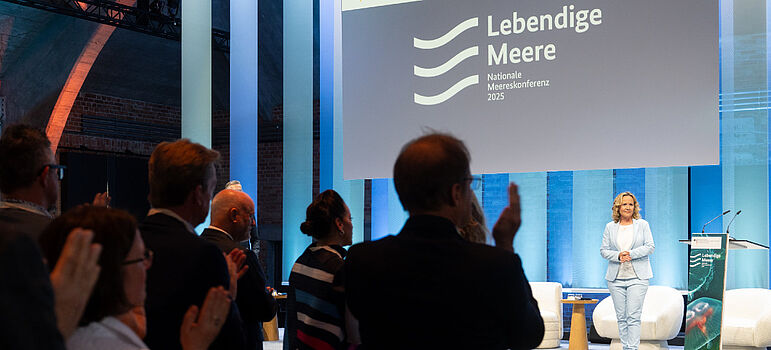 Nationale Meereskonferenz Steff Lemke bei ihrer Rede auf der Nationalen Meereskonferenz am 06. Mai 2025