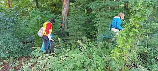 Bundesumweltministerin Steffi Lemke und Berlins Umweltsenatorin Bettina Jarrasch beim World Cleanup Day in Berlin