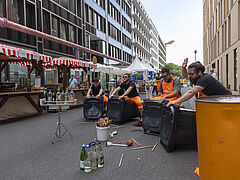 Die Groove Onkels sitzen auf Ihren Musikinstrumenten.