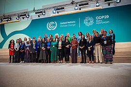 Gruppenbild der führenden weiblichen Vertreterinnen auf der COP29