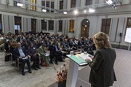 Blick in den Saal zum Publikum