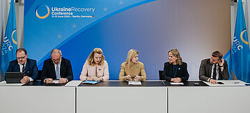 Bundesumweltministerin Lemke bei der Ukraine Wiederaufbaukonferenz 2024 