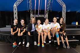 Gruppenbild mit Bundesumweltministerin Steffi Lemke im Cabuwazi